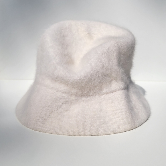 Holt Renfrew Angora Hat - Picture 1 of 5